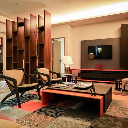 Metria Hotel Leon Luaran gambar The interior of the lounge