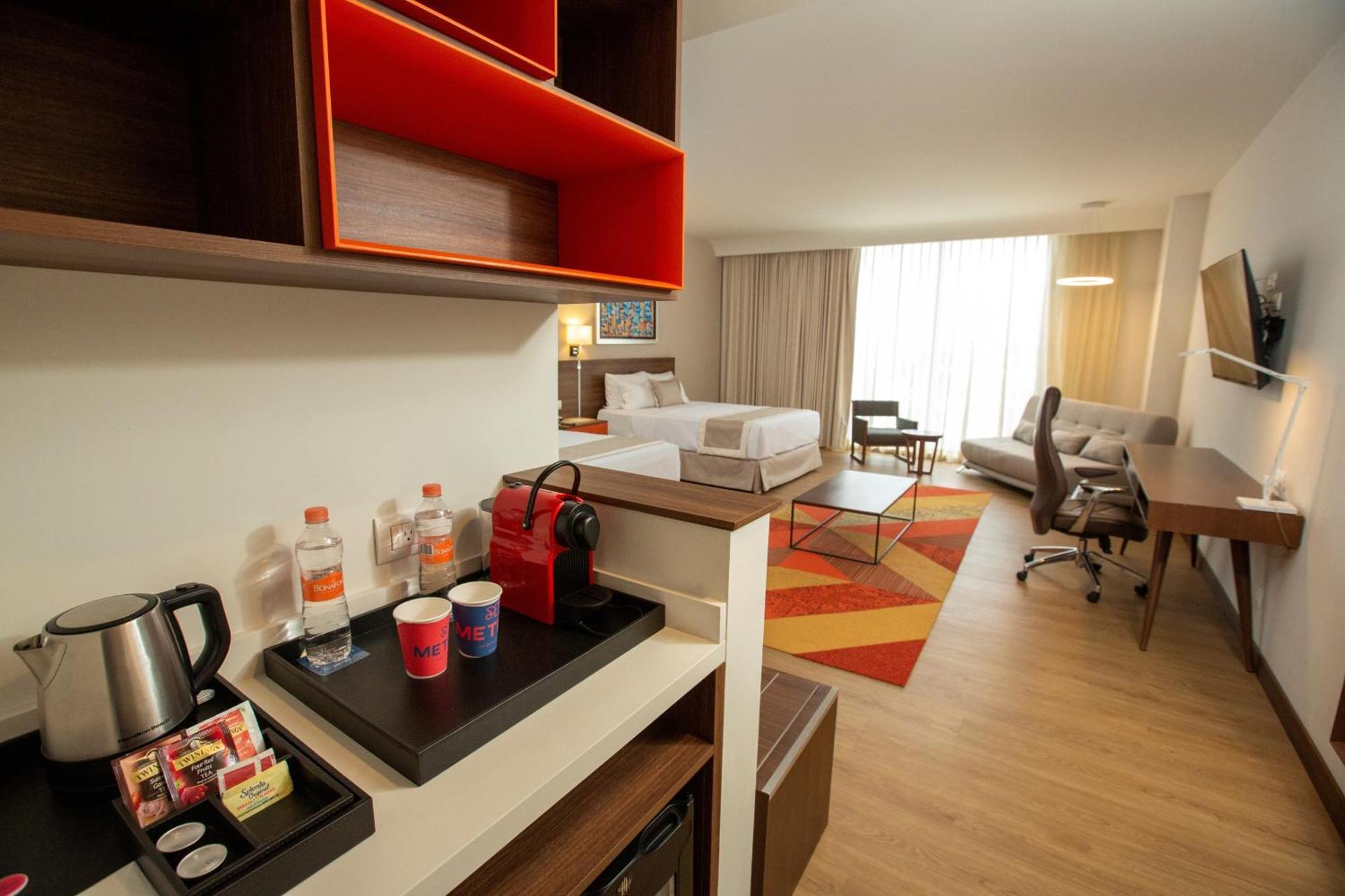 Metria Hotel Leon Luaran gambar A typical studio room at a Residence Inn
