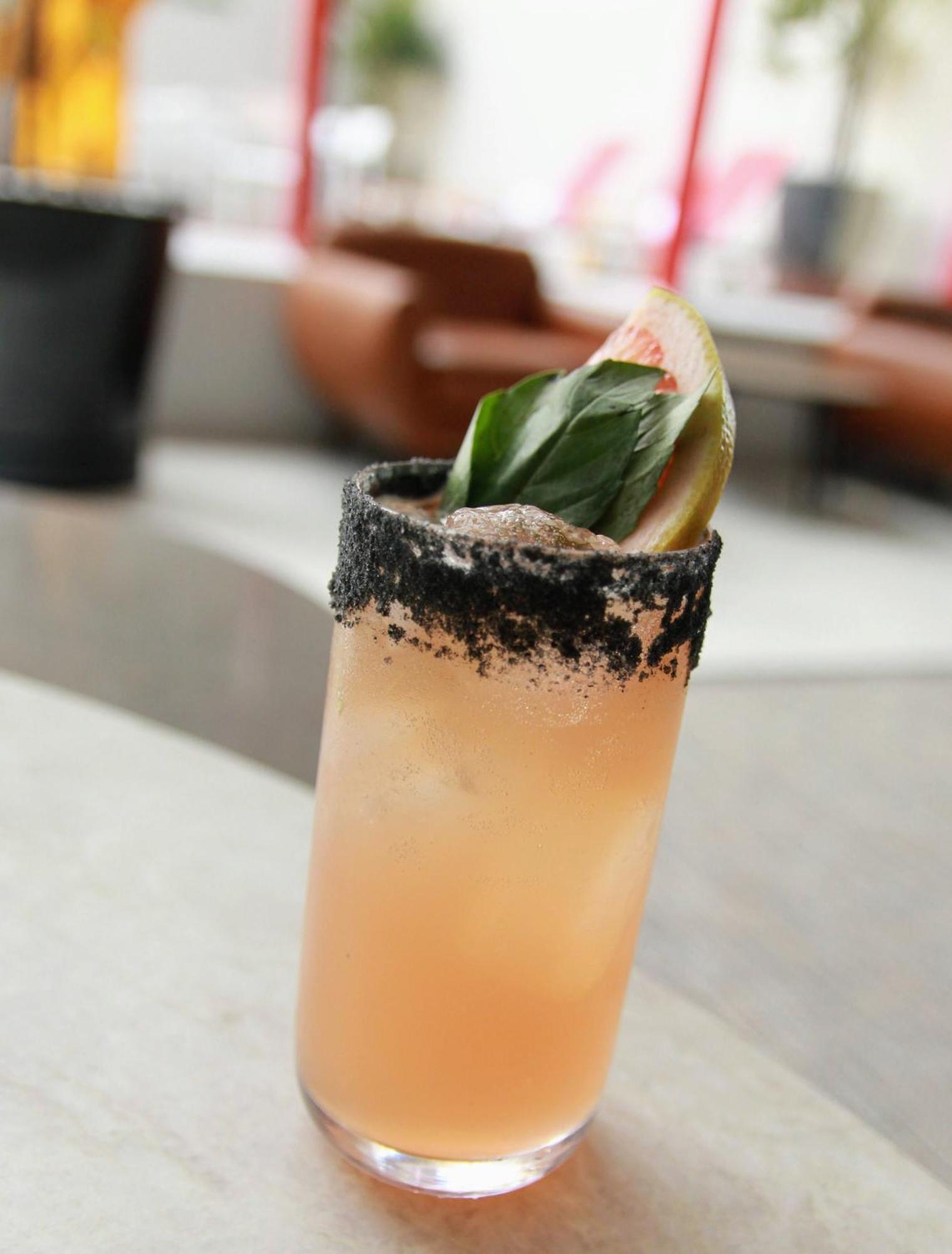 Metria Hotel Leon Luaran gambar Paloma cocktail